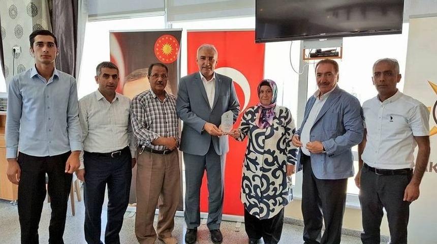 Kale&rsquo;de Ak Partili Y&ouml;neticilere Plaket