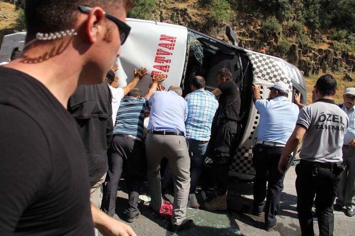 Bakan Konvoyunun Geçişinde Kaza: 6 Yaralı G4