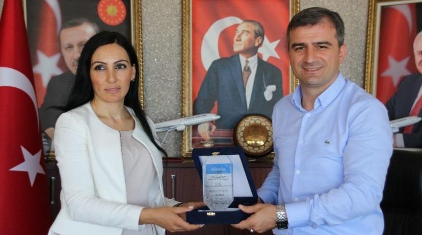 Başkan C&uuml;neyt Yemenici&rsquo;ye İki &Ouml;d&uuml;l