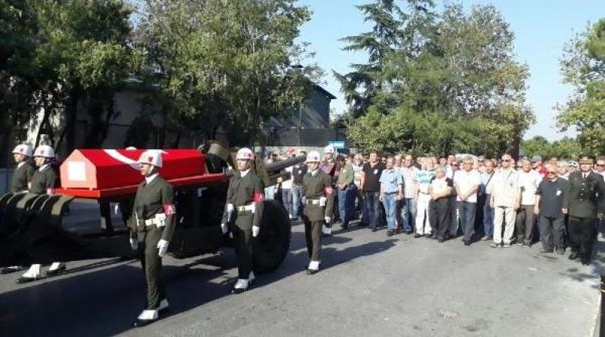 Yeşil&ccedil;am 'ın Emektar Oyuncusu Seyfettin Karadayı Son Yolculuğuna Uğurlandı