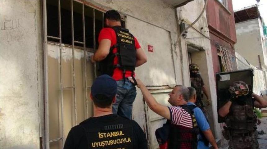 Fatih'te Helikopter Destekli Uyuşturucu Operasyonu: 12 G&ouml;zaltı