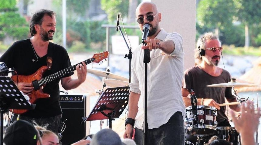 Soner Sarıkabadayı Turistleri Coşturdu