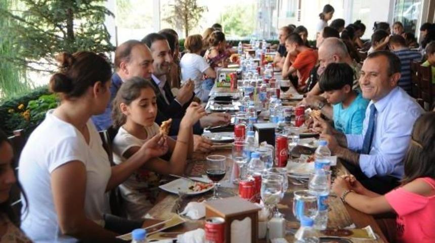 Maddona Için Yaptığı Pizzayı, Tunceli'de Yoksul Çocuklar Için Pişirdi 