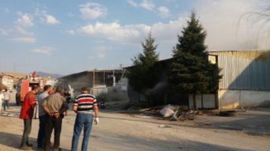 Afyonkarahisar&rsquo;da Kalem Fabrikasında Yangın