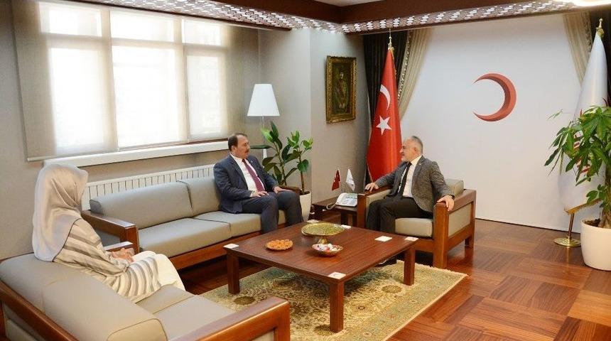 Ak Parti&rsquo;li Karacan, T&uuml;rk Kızılayı&rsquo;nı Ziyaret Etti