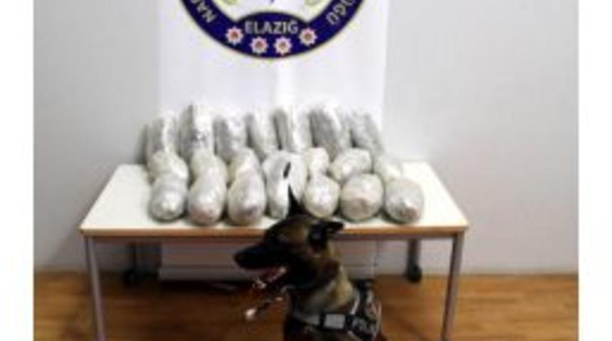 Otomobilin Tamponundan 17 Kilo 830 Gram Kubar Esrar Çıktı