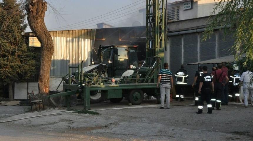 Kimyasal Kalem Fabrikasında Yangın: 3 Yaralı