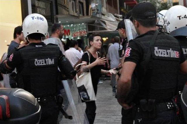 Kadıköy'de Nuriye Gülmen Ve Semih Özakça'ya Destek Eylemine Polis Müdahalesi: 16 Gözaltı