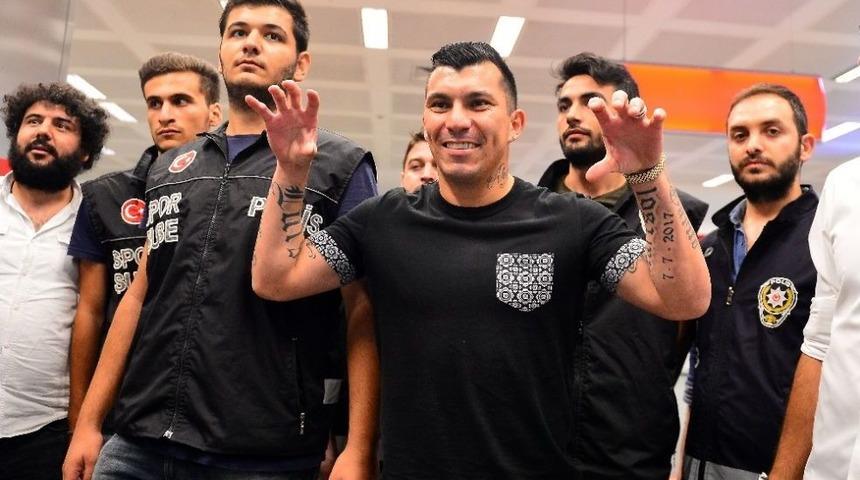 Beşiktaş’ın Yeni Transferi Medel, İstanbul’a Geldi