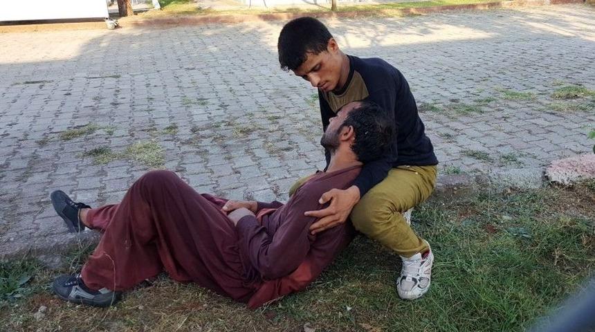 Otob&uuml;steki Kalabalığı G&ouml;ren S&uuml;r&uuml;c&uuml;ler İhbar Etti, M&uuml;lteciler Yakalandı