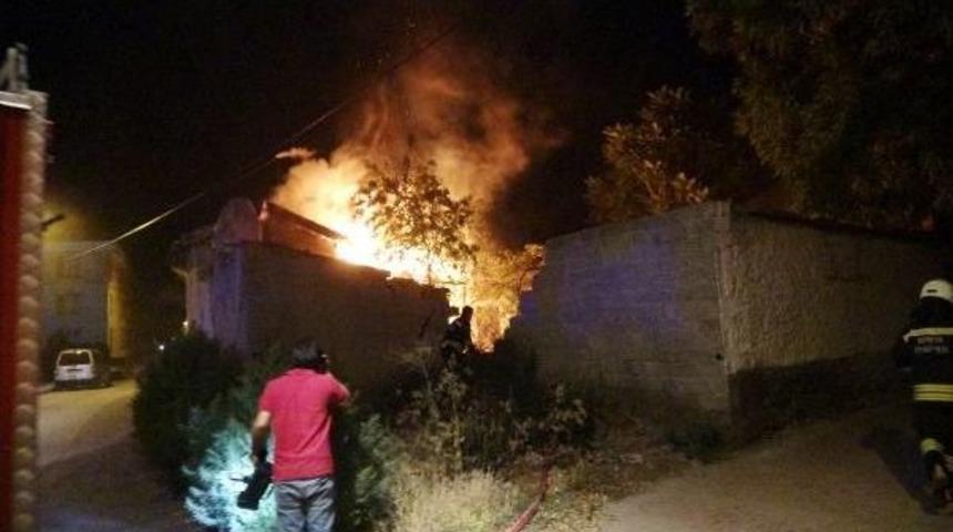 M&uuml;stakil Ev Yandı