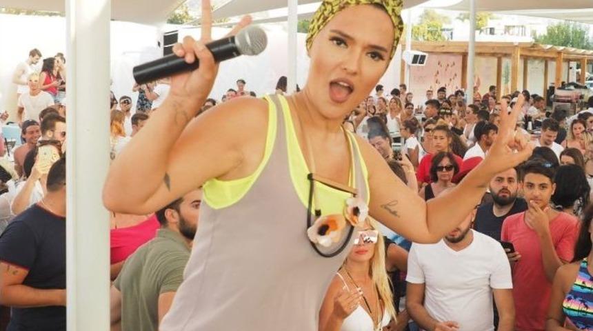 Demet Akalın Haciz Şokunu Atlattı