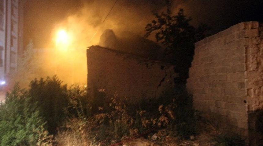 Duman Kokusuna Uyanan Anne İki &Ccedil;ocuğu İle &Ouml;l&uuml;mden D&ouml;nd&uuml;