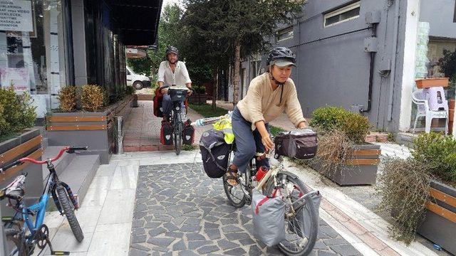 İtalya’dan Yola Çıkan Bisikletli Çift Japonya’ya Bisiklet İle Gidiyorlar