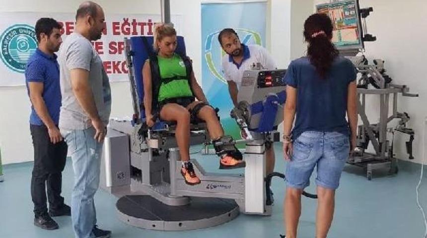 Balıkesir'in Kadın Voleybolcularına Kas Kuvvet &Ouml;l&ccedil;&uuml;m&uuml;