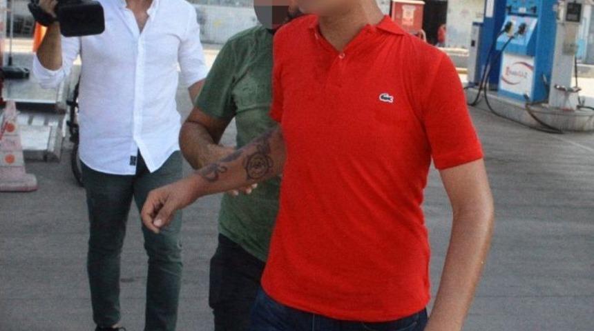 Polisi G&ouml;r&uuml;nce Uyuşturucu Hapları Poşetiyle Birlikte Yuttu