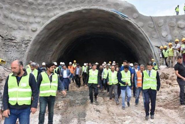 Ardahan'ın 'çılgın Projesi'nde Ilgar Dağı'na Tünel Kazımı Başladı