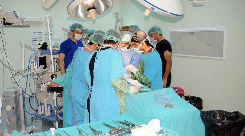 Ağzından Alınan Par&ccedil;a İle İdrar Kanalı Yapıldı