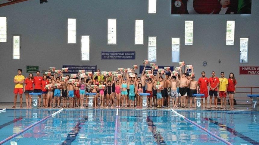 Yaz Okulunda Mezuniyet Sevinci