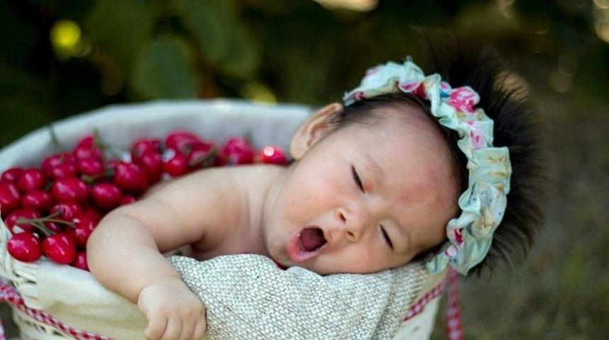 H&uuml;sna Bebek İle M&uuml;ltecilerin Sıkıntılarına Dikkat &Ccedil;ekti