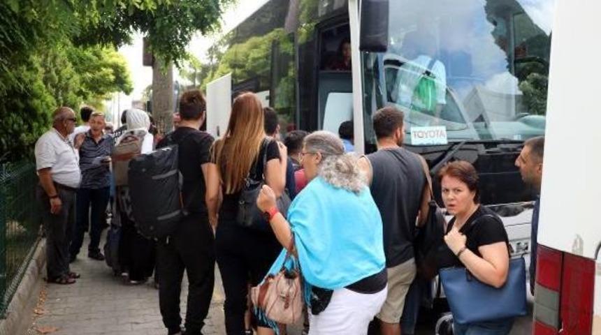 İş Makinesi Devrildi, Tren Seferleri Durdu (2)