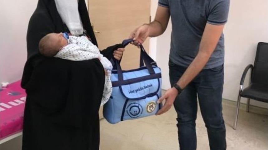 Hoşgeldin Bebek Projesi Kapsamında 456 Bebeğe &Ccedil;anta Hediye Edildi