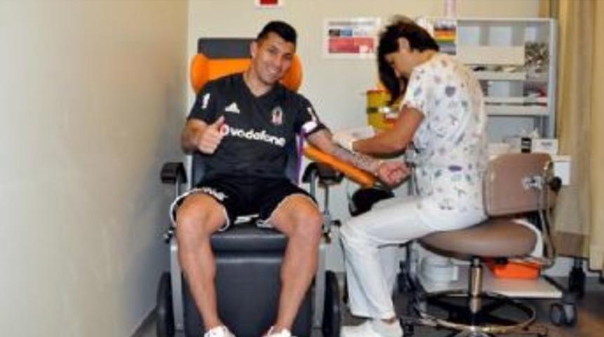Gary Medel Sağlık Kontrol&uuml;nden Ge&ccedil;ti Ve 3 Yıllık S&ouml;zleşme Yapıldı