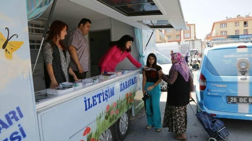 İletişim Karavanı Mahalle Mahalle Gezerek Vatandaşların Sorunlarını Dinliyor