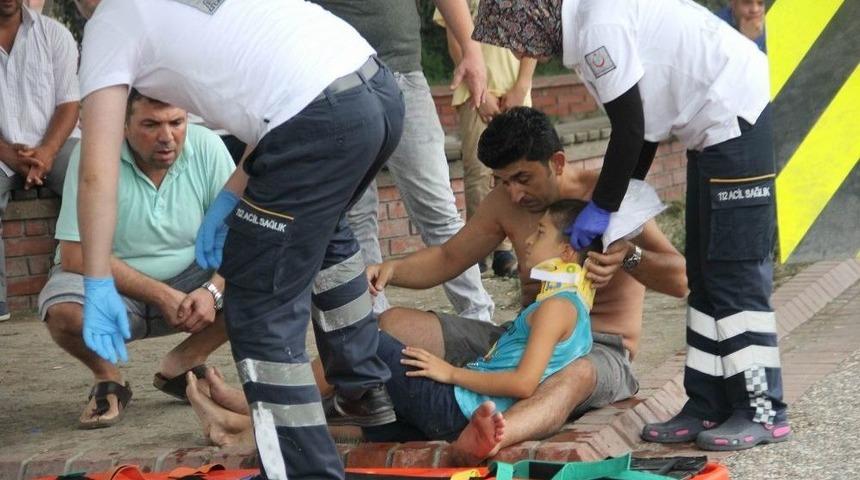 Samsun&rsquo;da İki Otomobil &Ccedil;arpıştı: 3 Yaralı