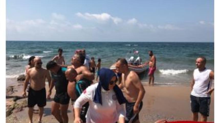 Denizde Fenalaşınca Yardımına Sahil G&uuml;venlik Yetişti