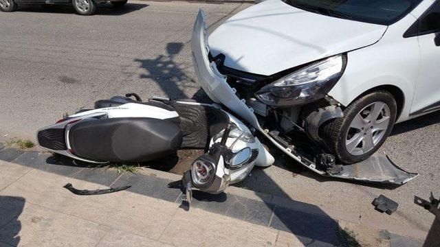 Düzce’de İki Otomobil İle Motosiklet Çarpıştı: 1 Yaralı