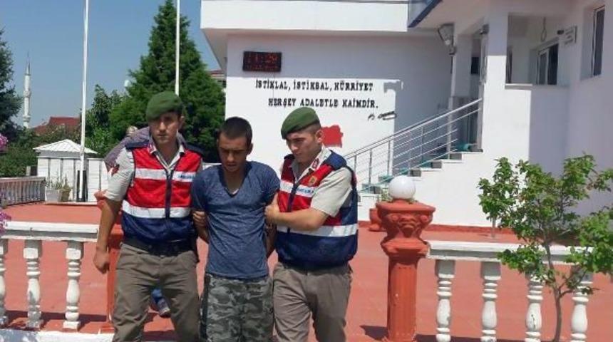 Jandarma, Otomobil Hırsızını Aracın Lastiklerine Ateş A&ccedil;arak Yakaladı