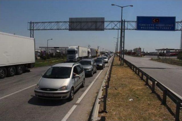 Kapıkule'de Gurbetçilerin Dönüş Yoğunluğu Sürüyor