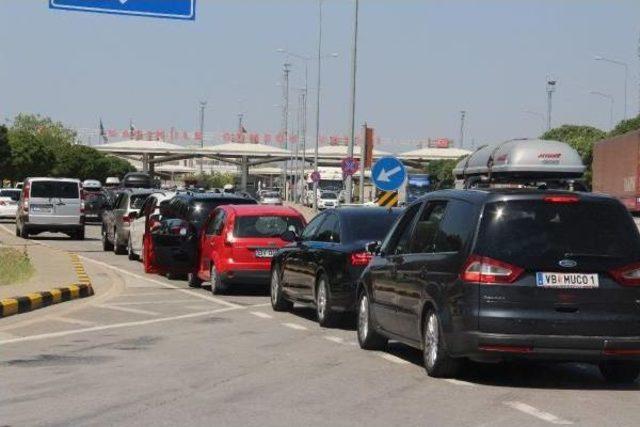 Kapıkule'de Gurbetçilerin Dönüş Yoğunluğu Sürüyor