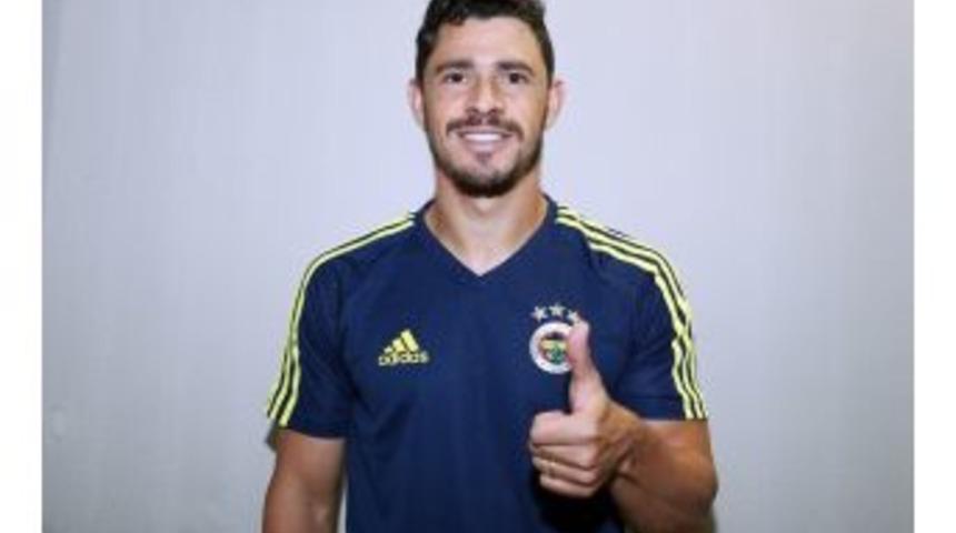 Fenerbah&ccedil;e, Giuliano İle 4 Yıllık S&ouml;zleşme İmzaladı