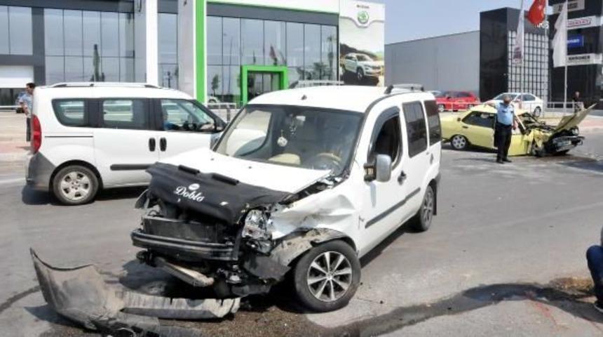 Antalya'da Kaza: 4 Yaralı