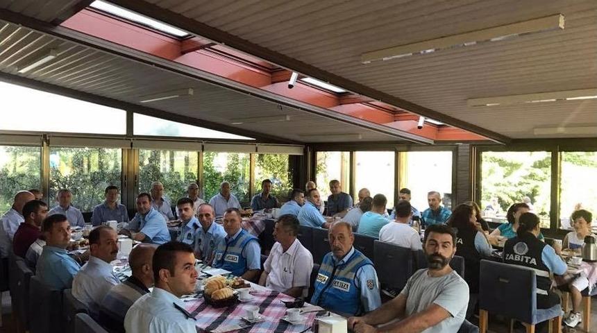 Seyyar Pazarcılar İle Zabıtalar Kahvaltıda Buluştu