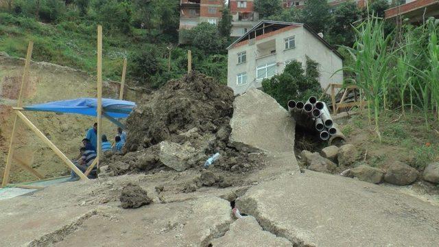 Giresun’da Bir İnşaatın Temelinin Kazılması Sırasında Toprak Kayması Meydana Geldi