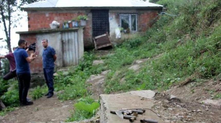 Jandarma &Ouml;zel Ekipleri, Ma&ccedil;ka&rsquo;Da Gıda Maddesi &Ccedil;alınan Evlerde Ter&ouml;rist Izi S&uuml;r&uuml;yor