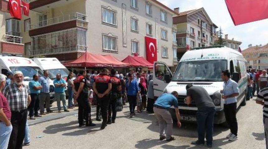 Şehit Astsubay Yılmaz'ın Cenazesi Ankara'ya Getirildi (2) - Yeniden