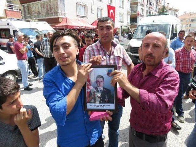 Şehit Astsubay Yılmaz'ın Cenazesi Ankara'ya Getirildi (2) - Yeniden