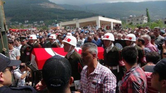 Şehit Astsubay Gedik'in Cenazesi Memleketine Uğurlandı (2)