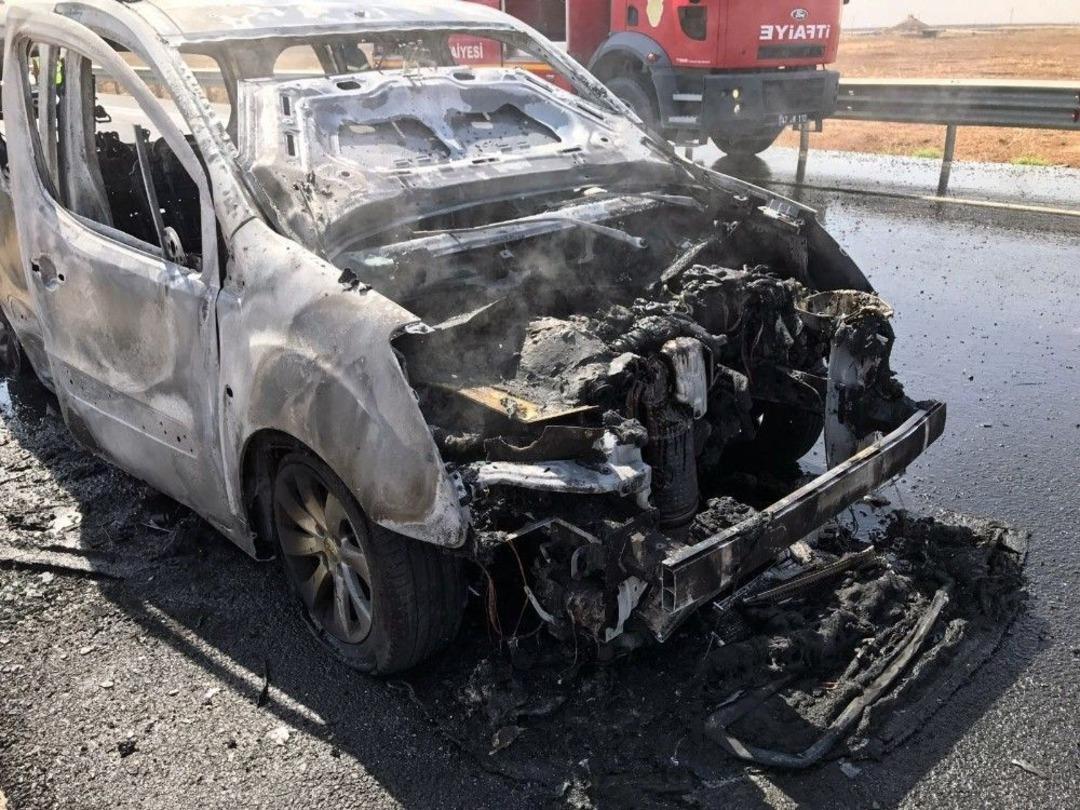 Motor B&ouml;l&uuml;m&uuml;nde &Ccedil;ıkan Yangın Aracı K&uuml;le &Ccedil;evirdi