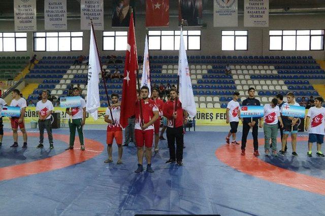 7. Uluslararası Mehmet Akif Pirim Güreş Turnuvası Rize’de Başladı