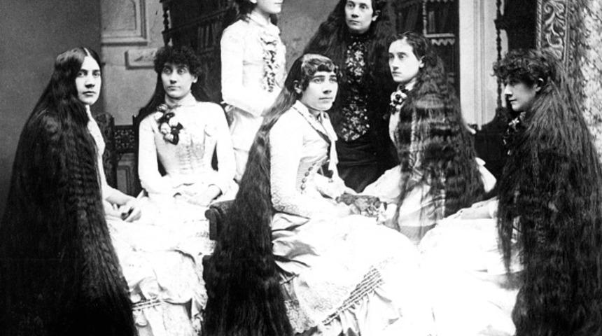 Doğumundan &Ouml;l&uuml;m&uuml;ne Kadar Sa&ccedil;larını Kestirmeyen Kadınlar