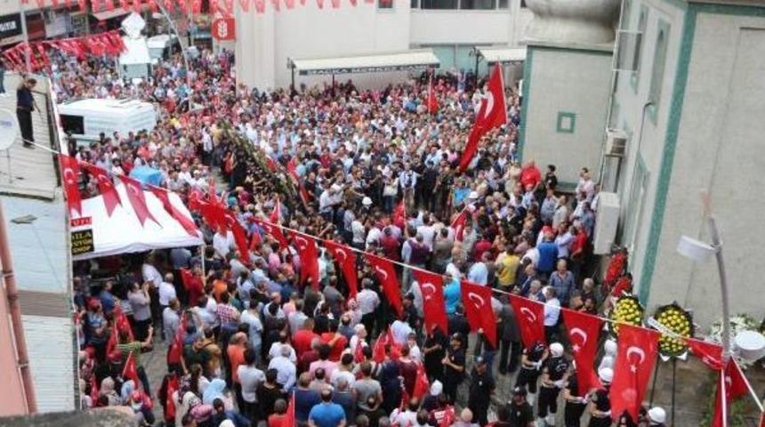 Pkk'nın Şehit Etiği Eren'i, Ma&ccedil;ka Bağrına Bastı