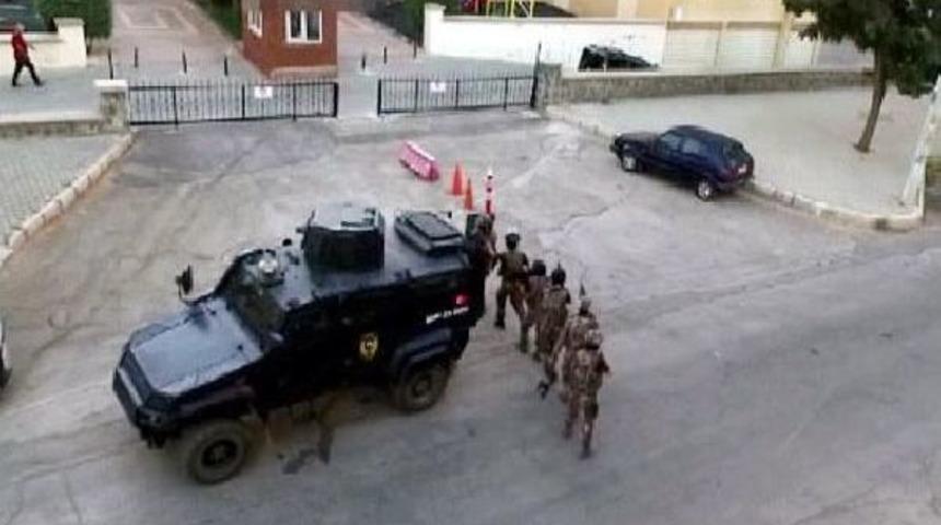 Gaziantep'te 200 Polisle Pkk Operasyonu: 11 G&ouml;zaltı