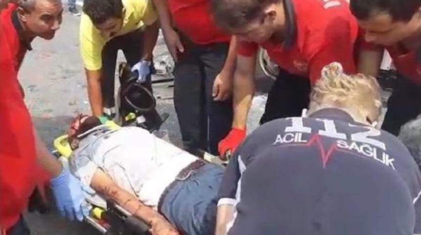 Tır'a &Ccedil;arpan Kamyonette Sıkışan S&uuml;r&uuml;c&uuml;y&uuml; Cankur Kurtardı