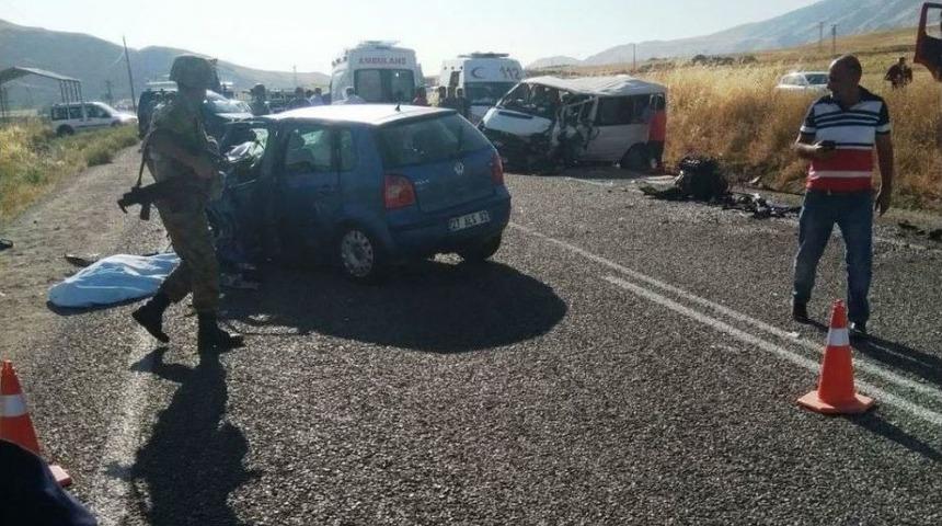 Batman&rsquo;da Trafik Kazası: 1 &Ouml;l&uuml;, 10 Yaralı