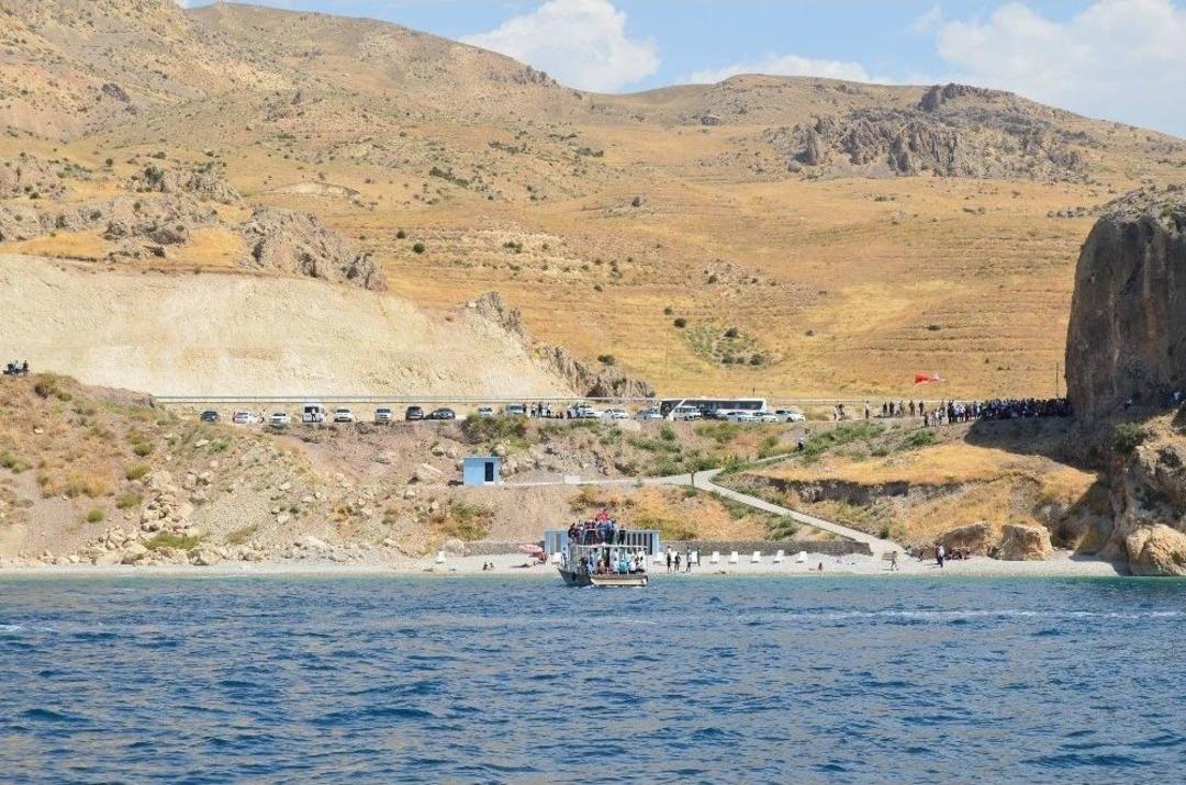 Adilcevaz S&uuml;phan Dağı K&uuml;lt&uuml;r Ve Spor Şenlikleri Başladı